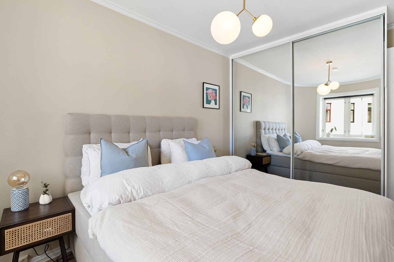 Skyvedørsgarderobe på soverommet Galleribilde