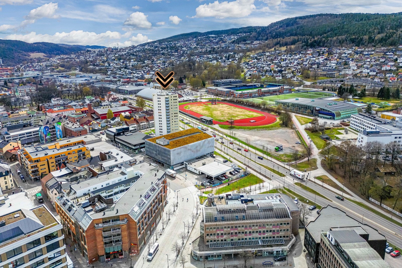 Beliggenheten er utmerket, med kort gangavstand til alt man trenger i hverdagen. Galleribilde