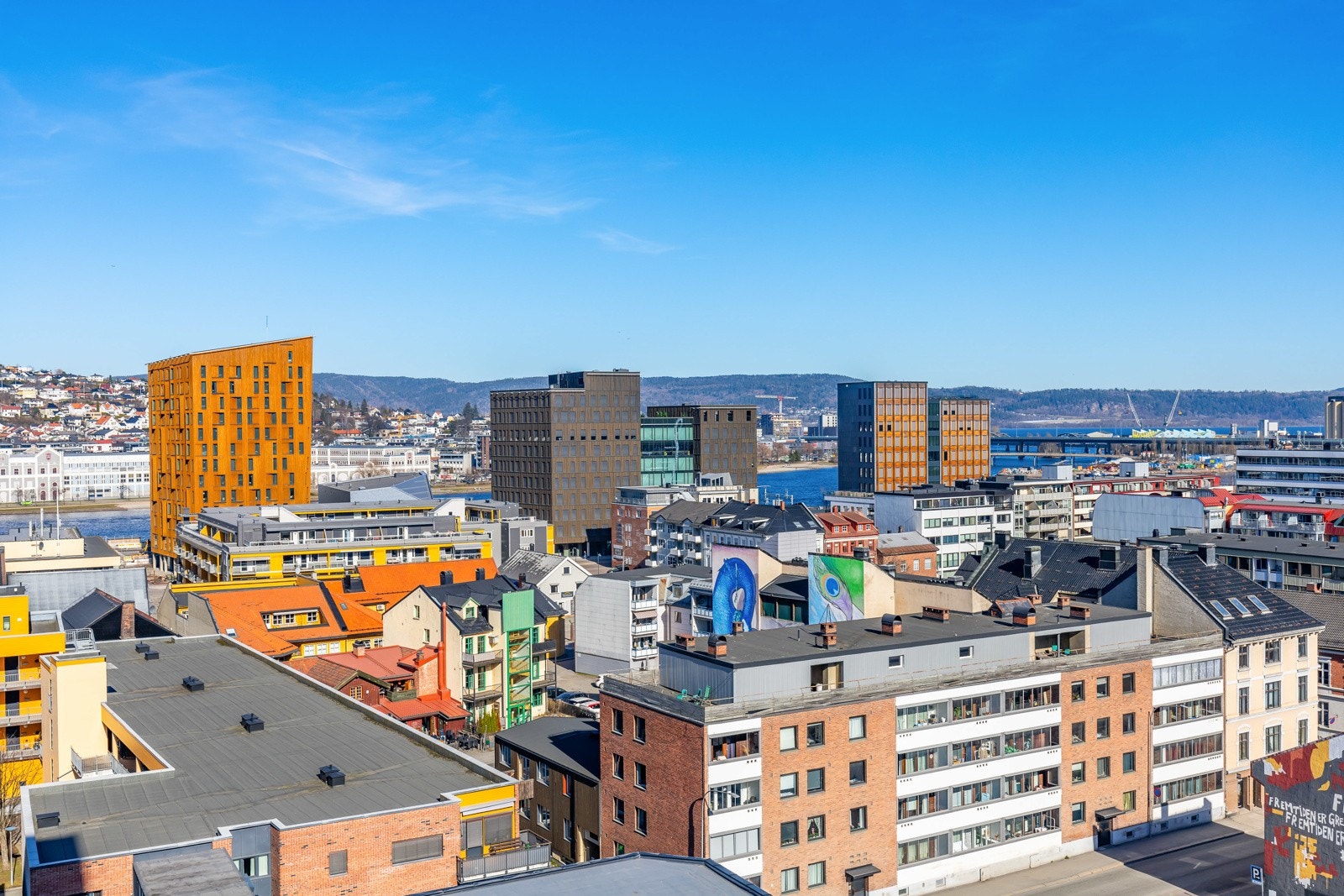 Plassert i 10. etasje har leiligheten strålende utsikt over nærområdet. Galleribilde