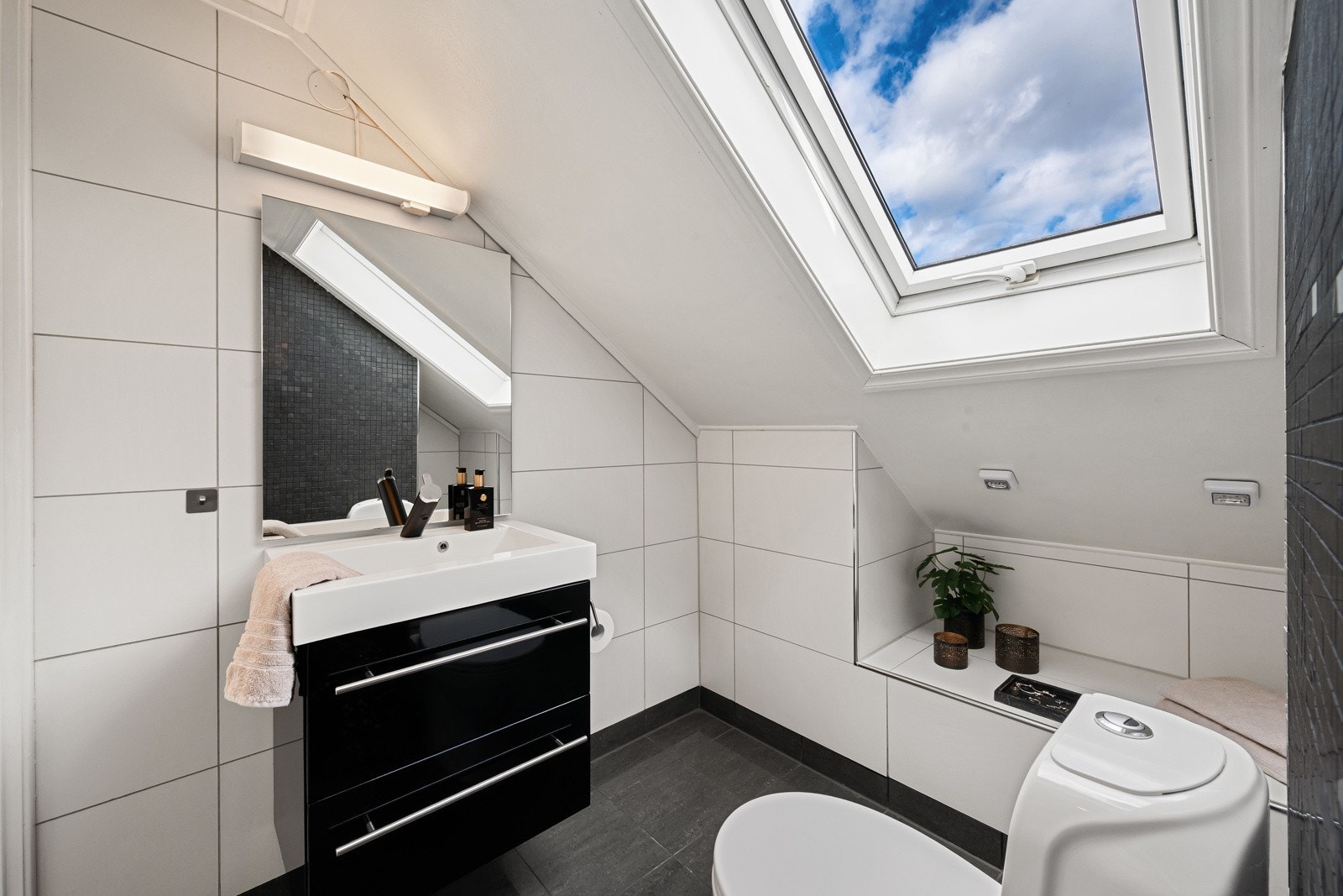 Helfliset bad med varme i gulv Galleribilde