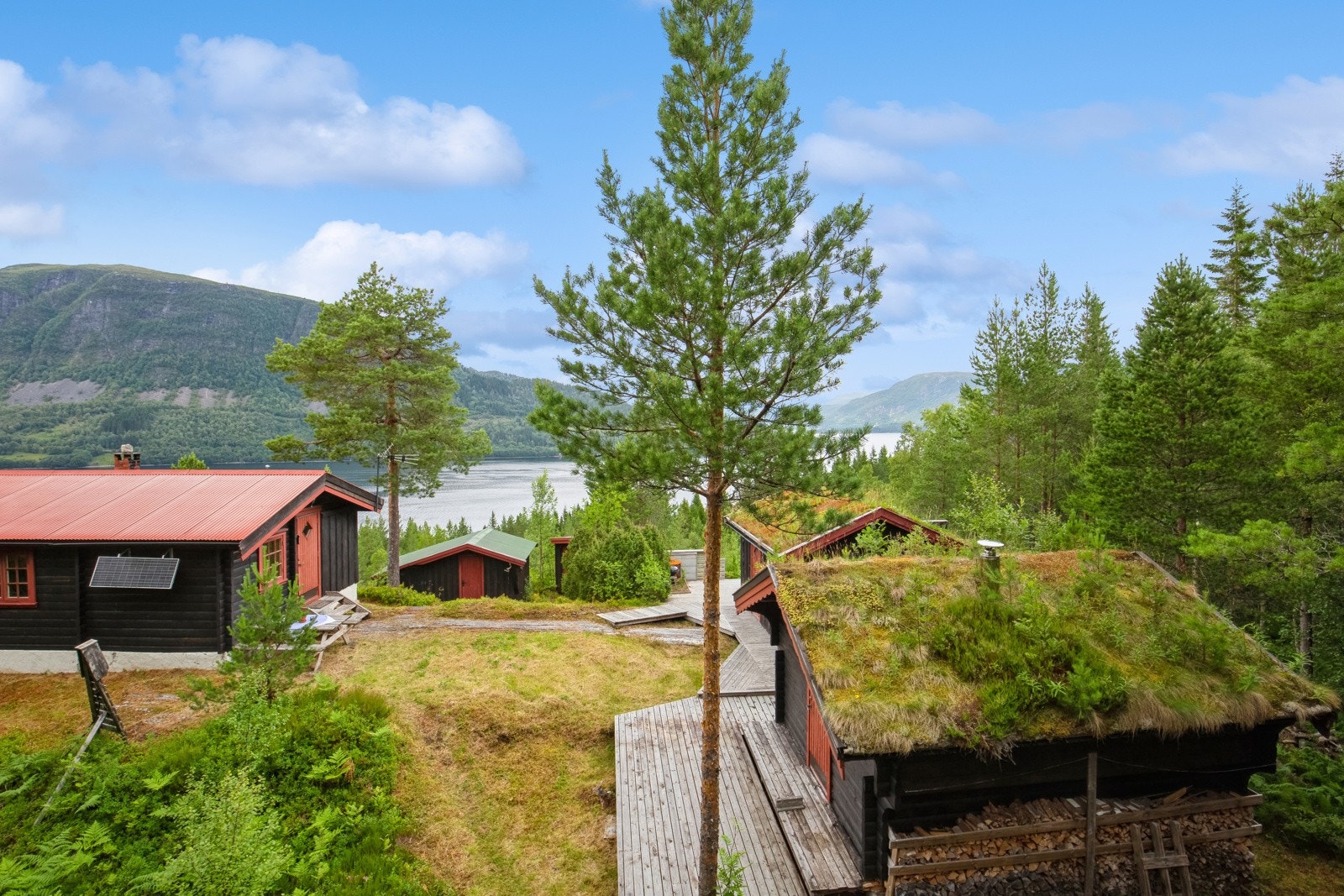 Det er ca 270 m avstand til sjø. Galleribilde