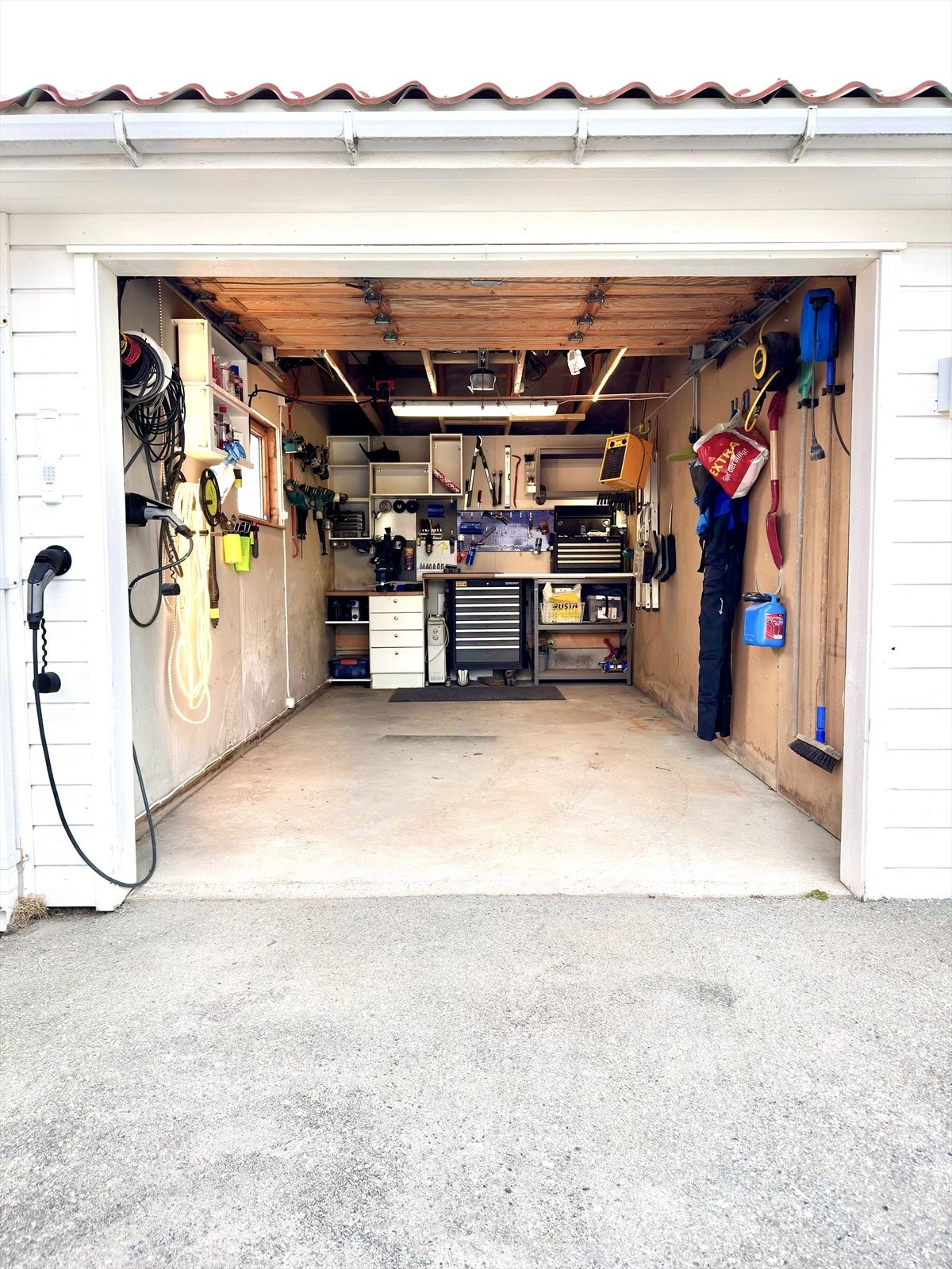 Praktisk garasje med hems Galleribilde