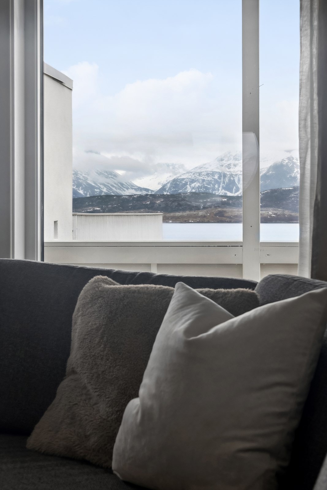 Her ser du bl.a. deler av Saltfjorden og Børvasstindan Galleribilde