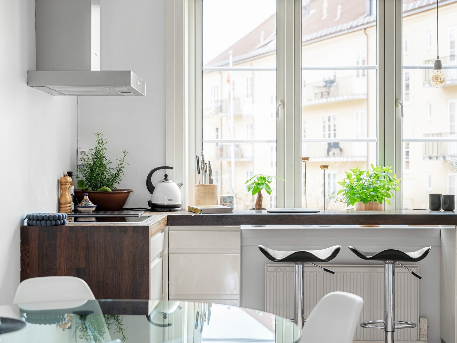 Dette er en stor, klassisk perle av en leilighet i et nydelig borettslag. Galleribilde