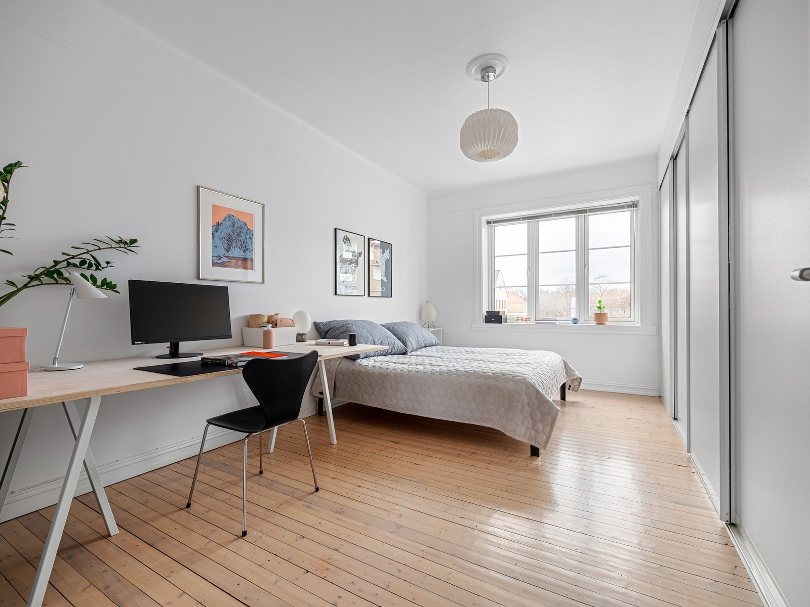 Hovedsoverommet er, som mange av de andre rommene, digert og en drøm som ikke bygges lengre. Galleribilde