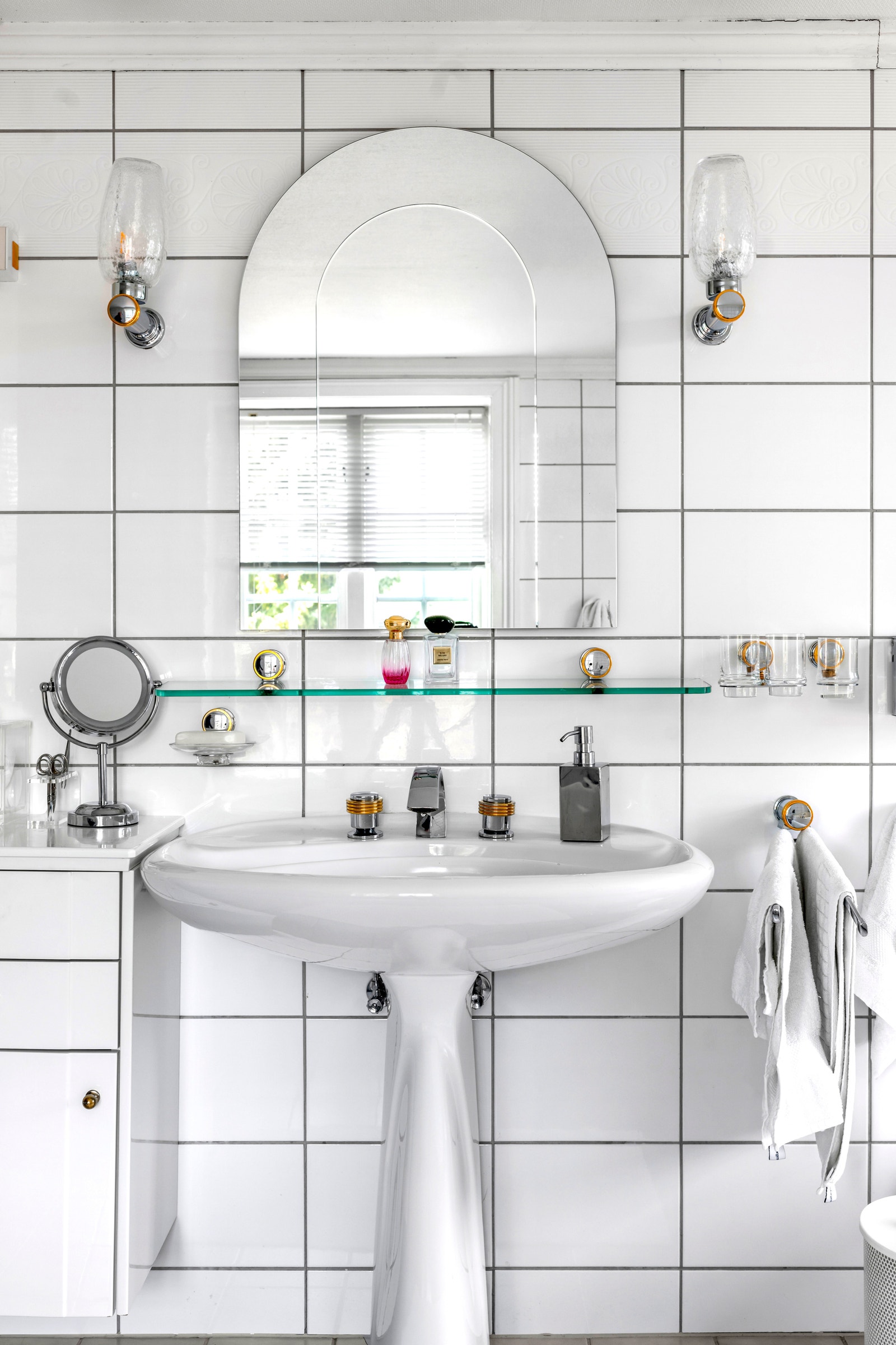 Bad med klassisk stil. Galleribilde