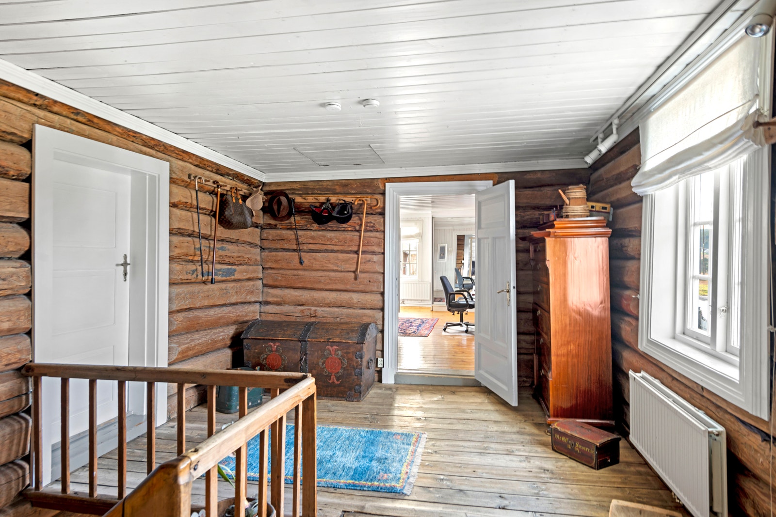 Hall annen etasje. Galleribilde