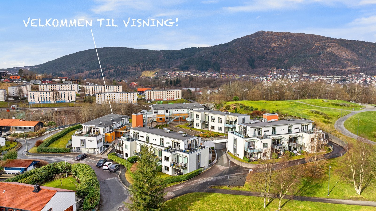 Like ved boligen går det også gangsti ned til sletten senter som går unna på omkring 5-6 minutters gange - Velkommen på visning! Galleribilde