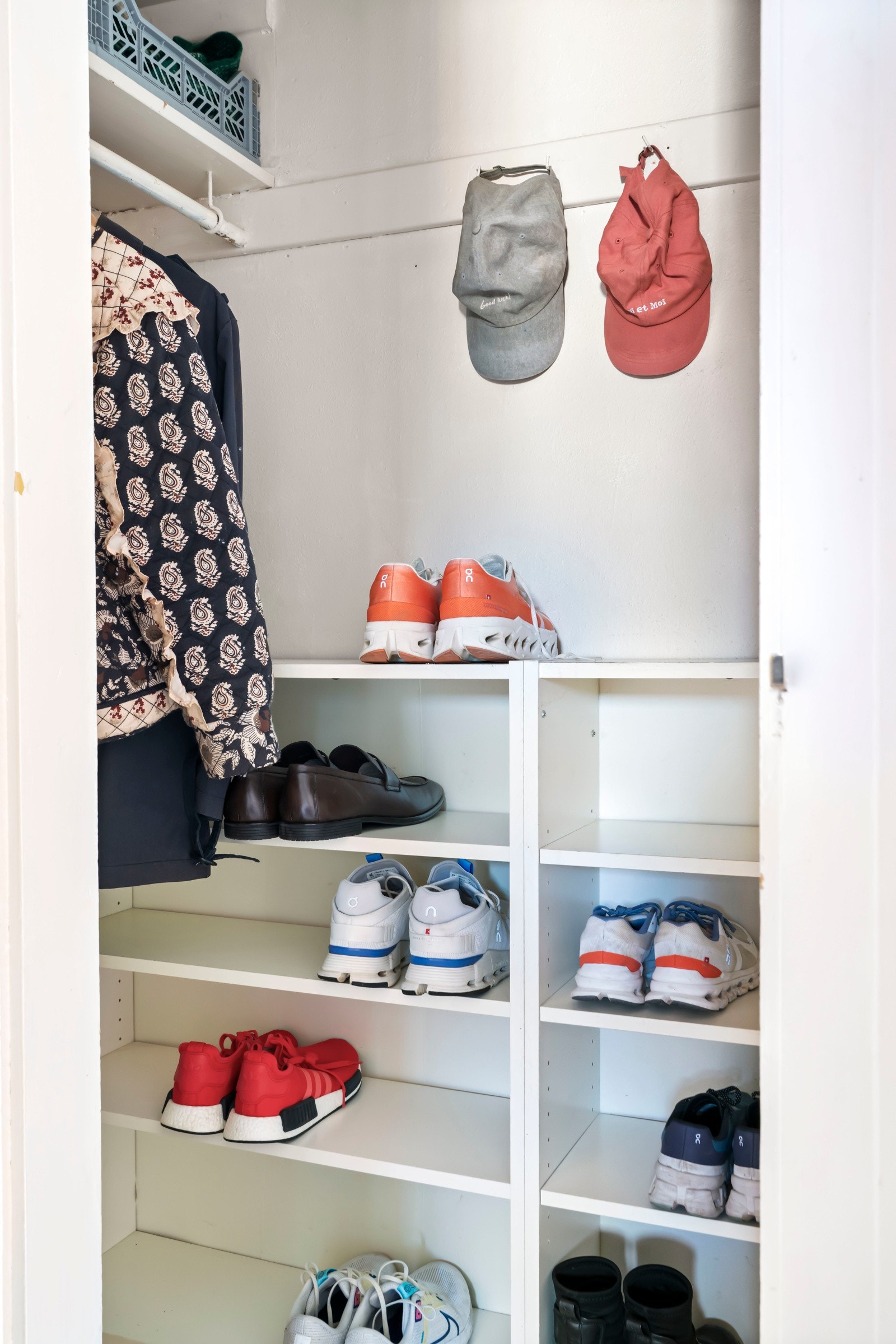 Eget skap til oppbevaring i tilknytning til entréen. Galleribilde