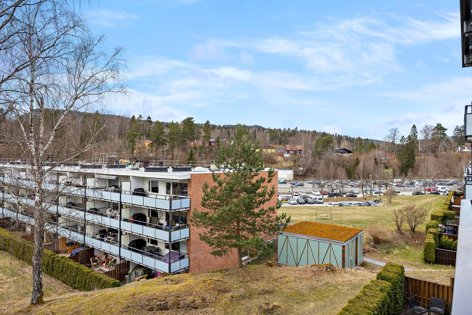 Durudveien er et veletablert og populært boligområde, som skiller seg ut pga. sin gode tilknytning til byen via t-bane Galleribilde