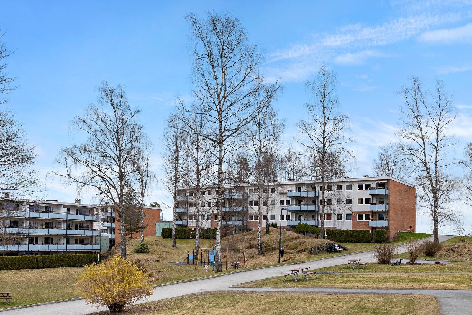 Durudveien er et veletablert og populært boligområde, som skiller seg ut pga. sin gode tilknytning til byen via t-bane Galleribilde