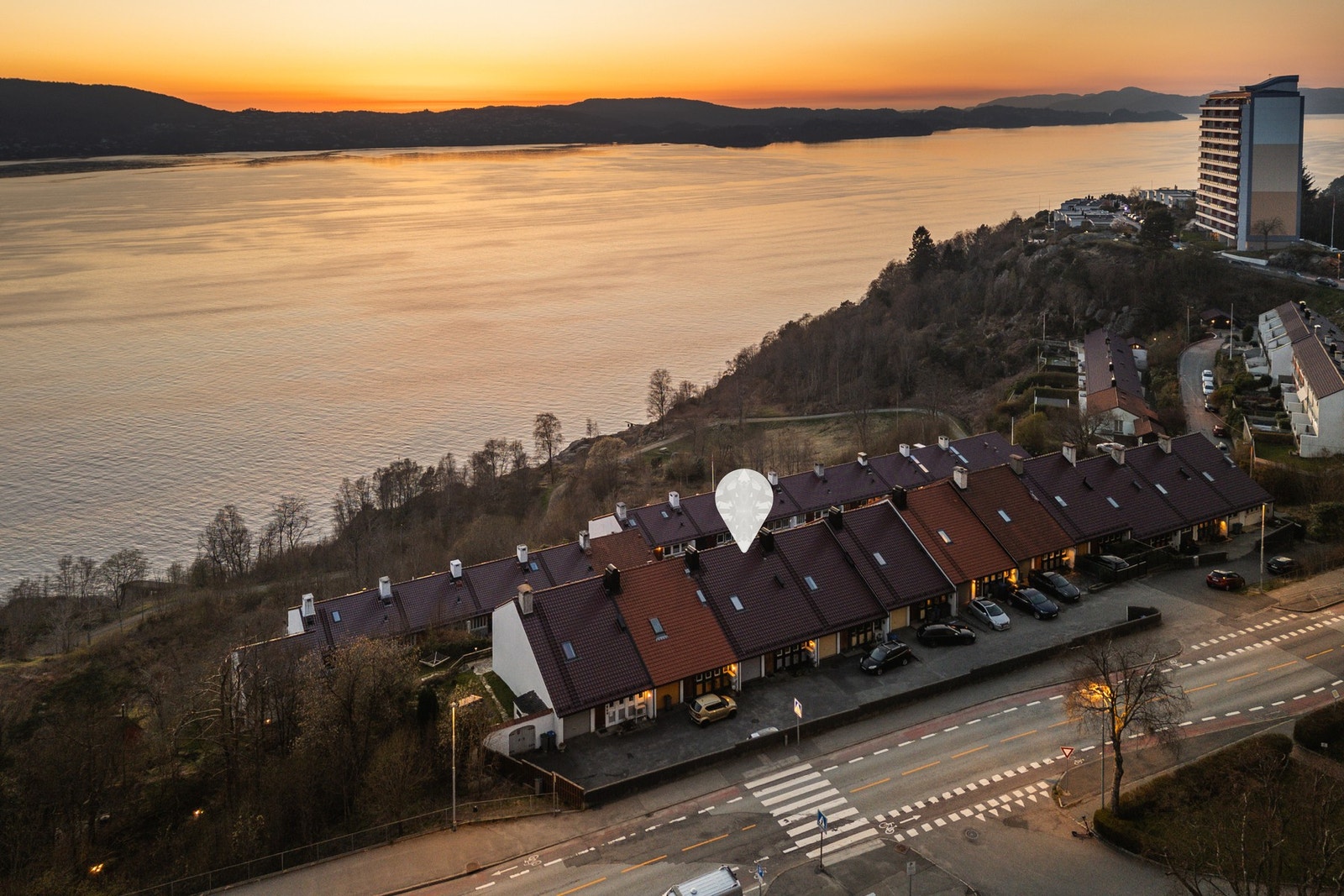 Rekkehus i populært område med eksepsjonelle sol og utsiktsforhold. Galleribilde