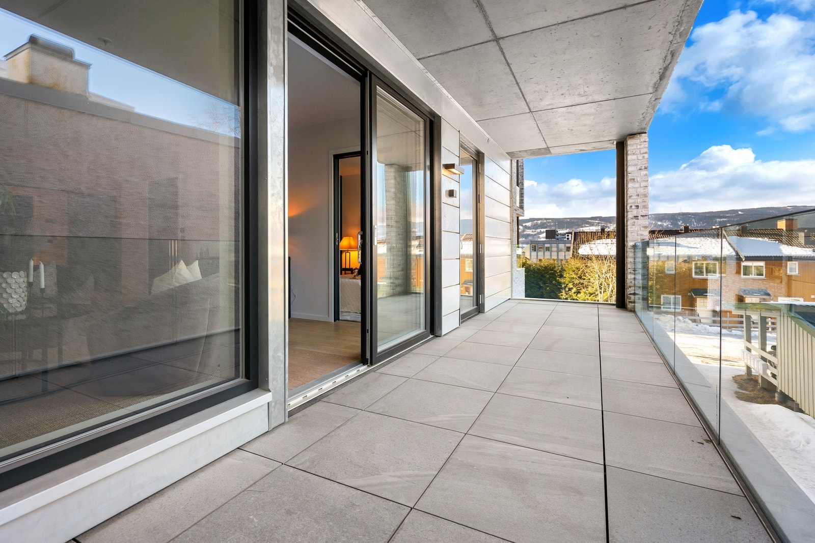 Romslig overbygget veranda Galleribilde