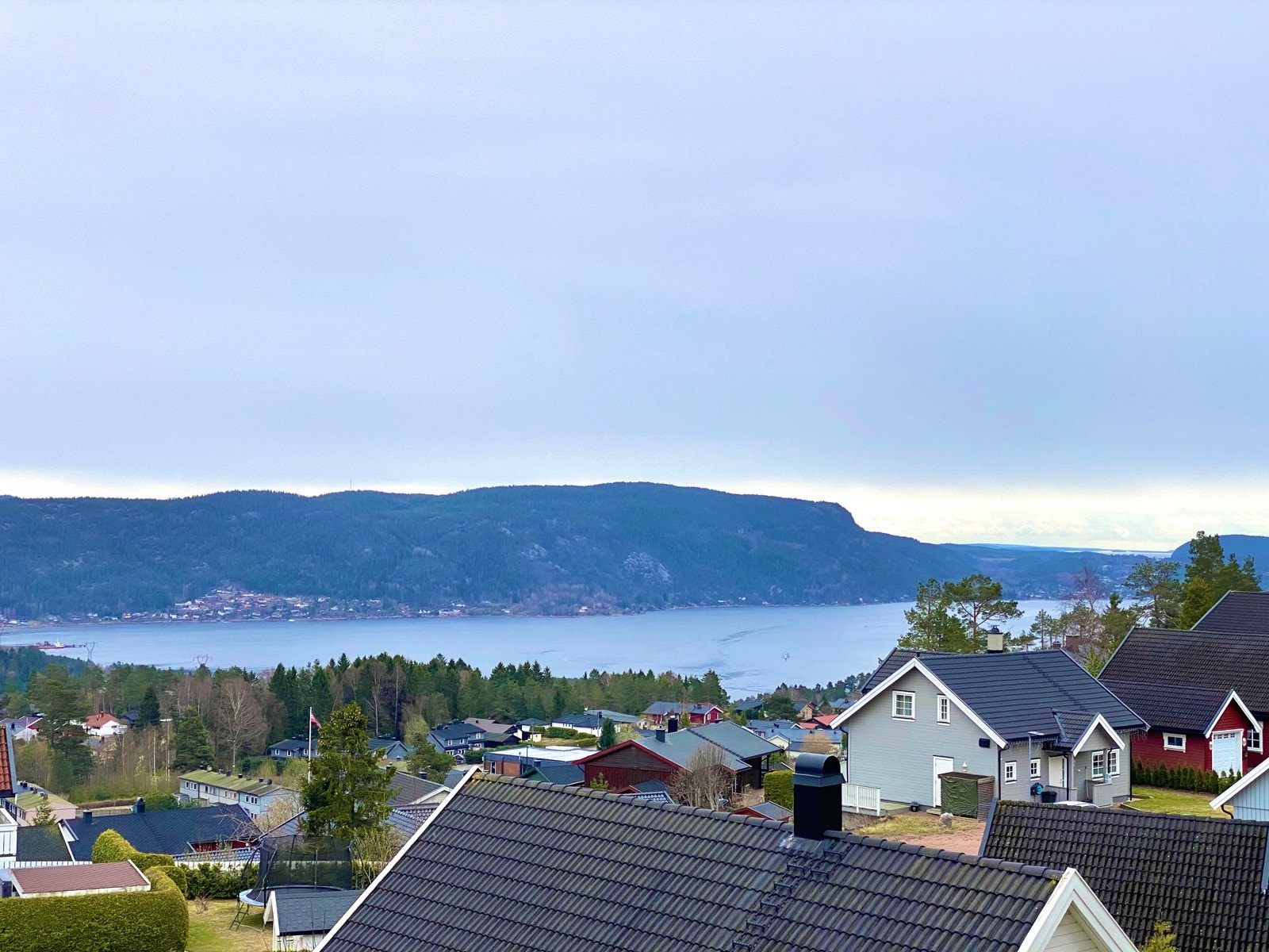 Praktfull utsikt mot fjorden og innseilingen Galleribilde