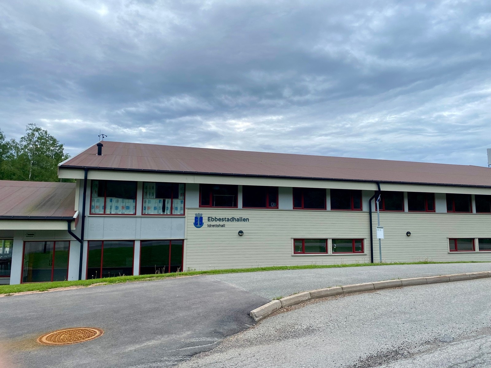 Idrettshall like nedenfor Galleribilde