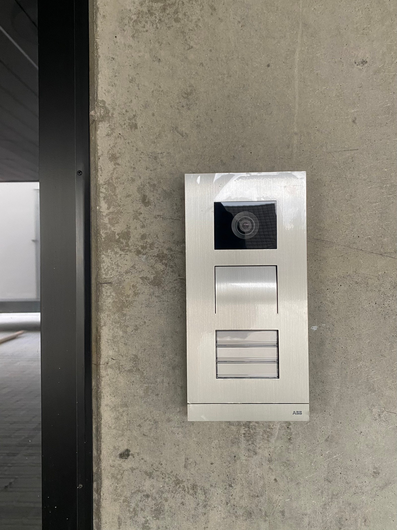 Dørtelefon med video til stuen i 3. etasje Galleribilde