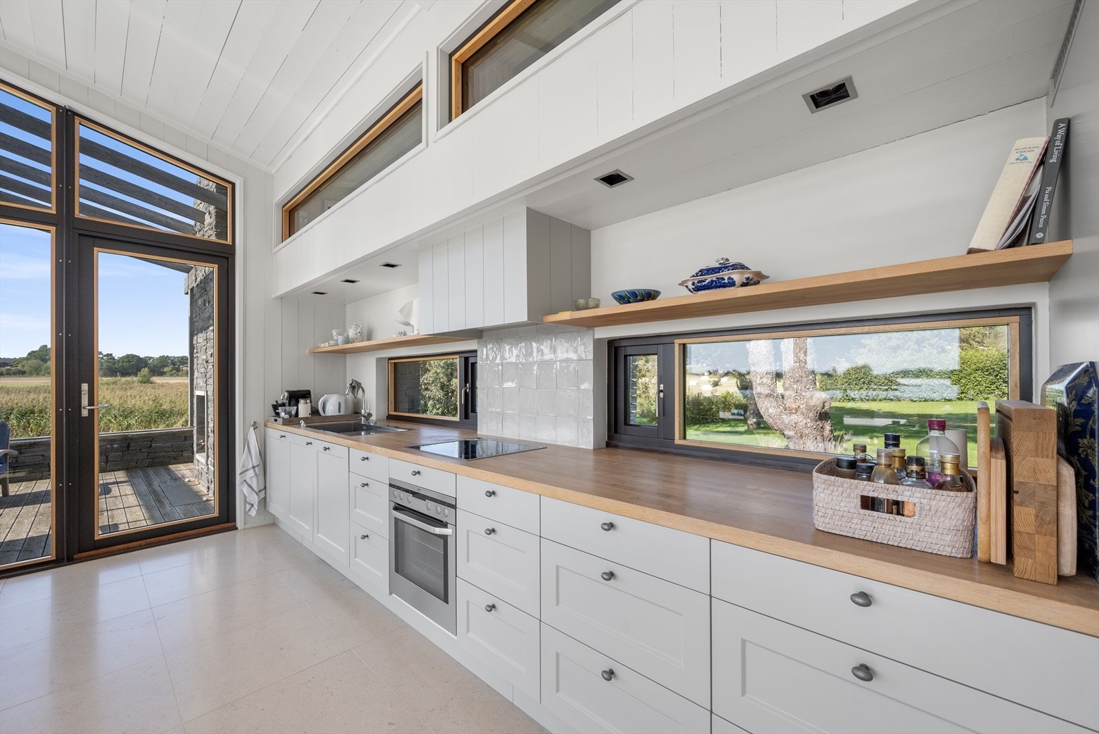 Arbeidsplassen på kjøkkenet er meget god Galleribilde