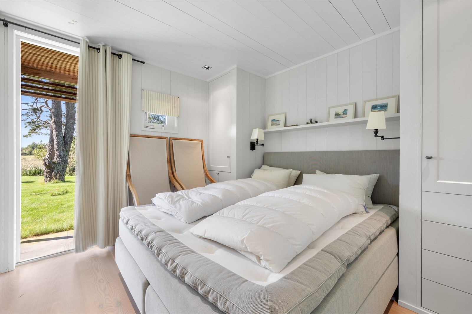 Gjestesuiten har utvendig adkomst fra svalgangen, en løsning som gir ekstra fleksibilitet og privatliv. Galleribilde