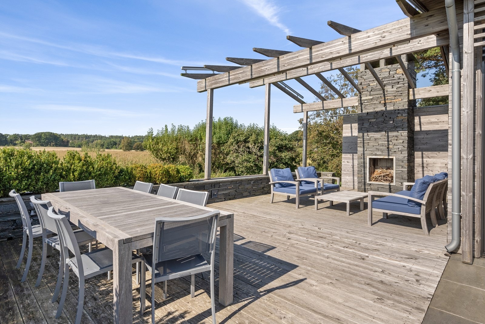 Del av terrassen md pergolaen Galleribilde