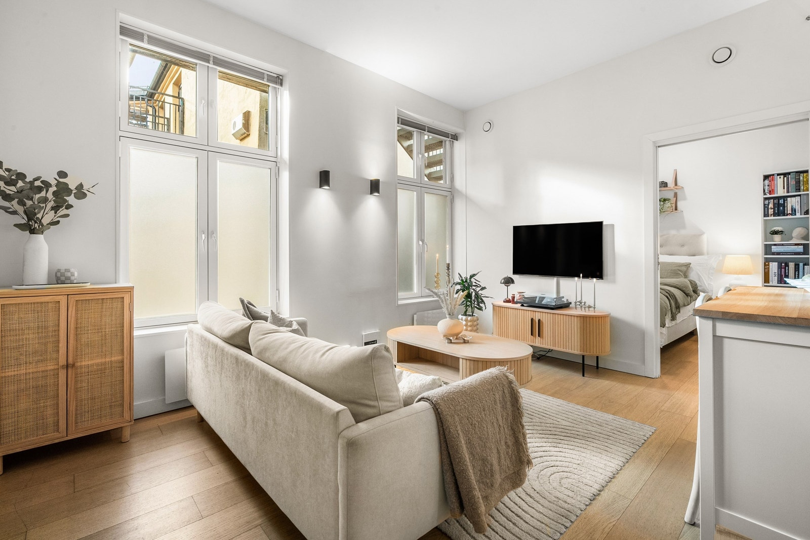 Leiligheten ligger skjermet til i 3.etg og vender i sin helhet mot indre gårdsrom. Galleribilde