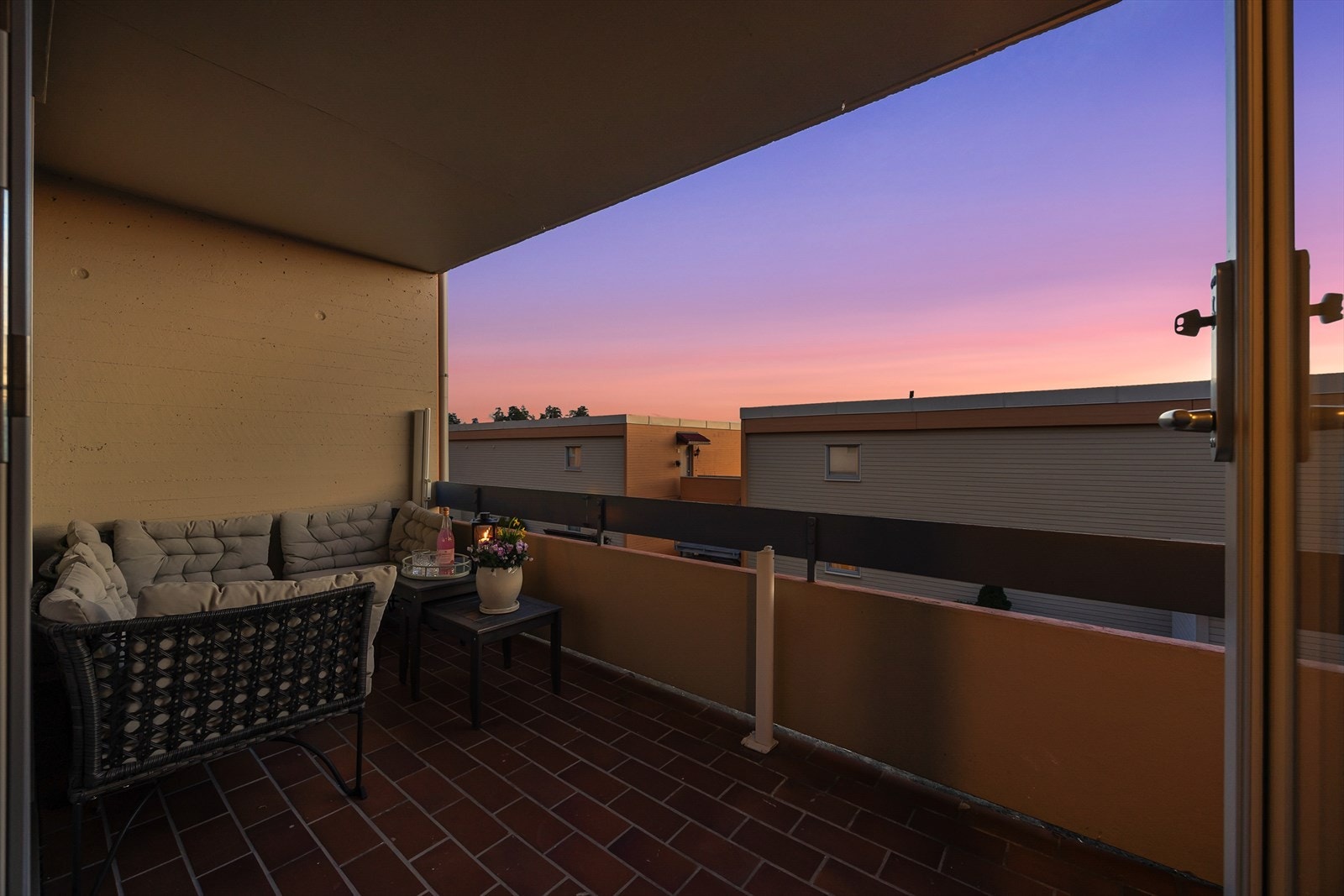 Herlig kveldsstemning på balkongen. Galleribilde