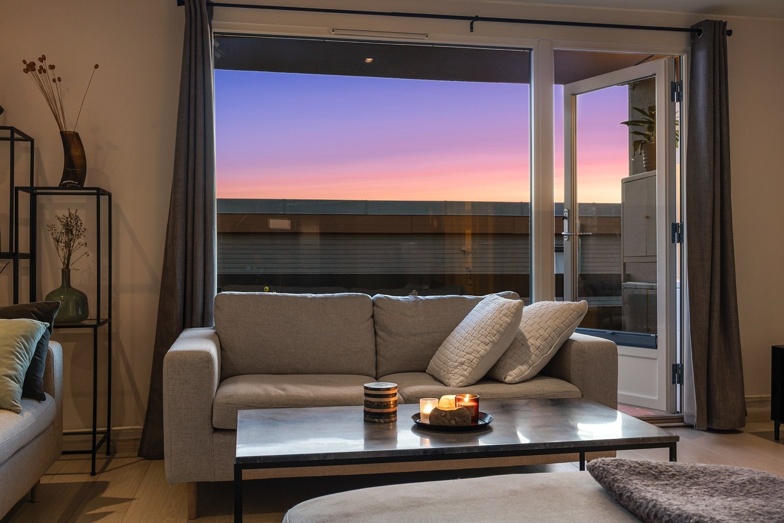 Alle vinduer er skiftet ut i 2018. Isolerglass med lufteventil. Galleribilde