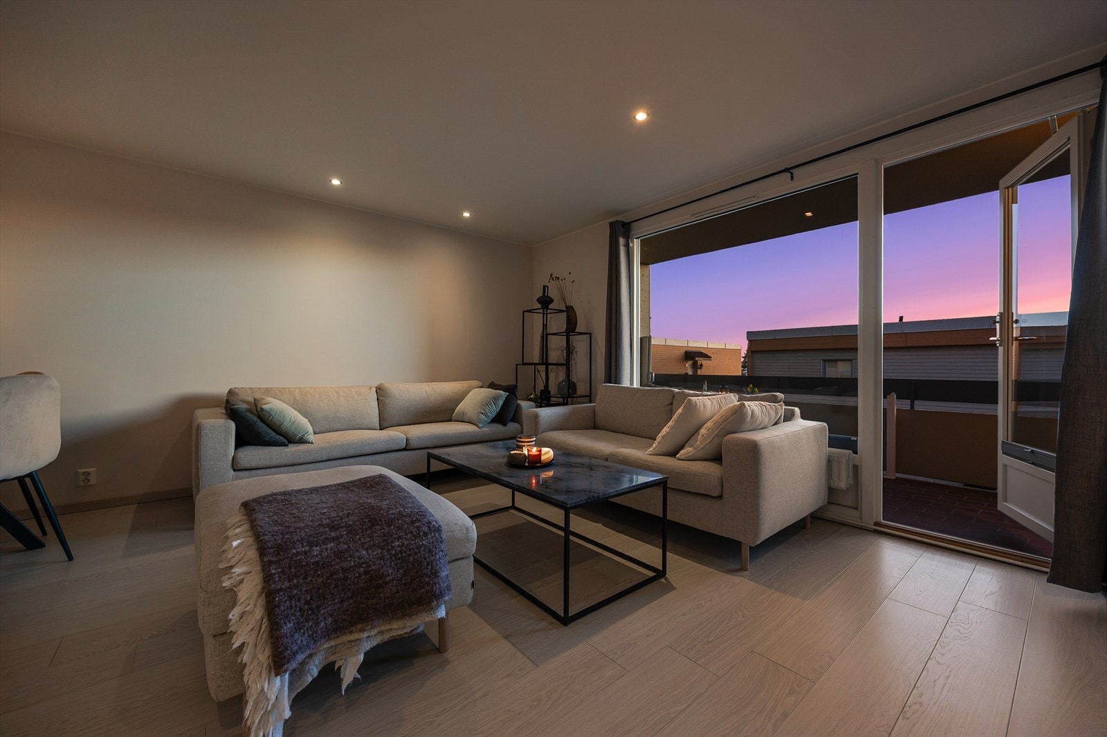 Oppvarming/fyring, varmtvann, TV/internett, trappevask og garasje er inkludert i felleskostnadene. Galleribilde