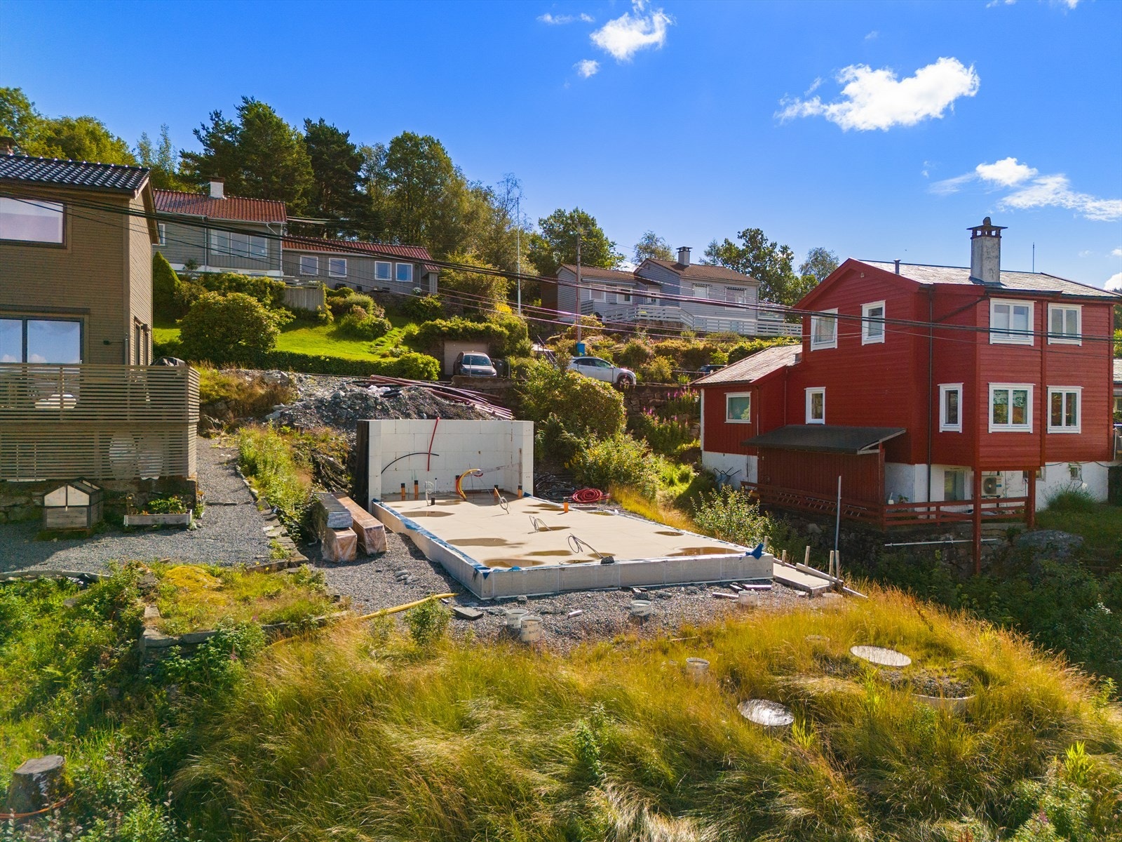 Tomten er utgravd og ferdig planert på godkjent kotehøyde Galleribilde