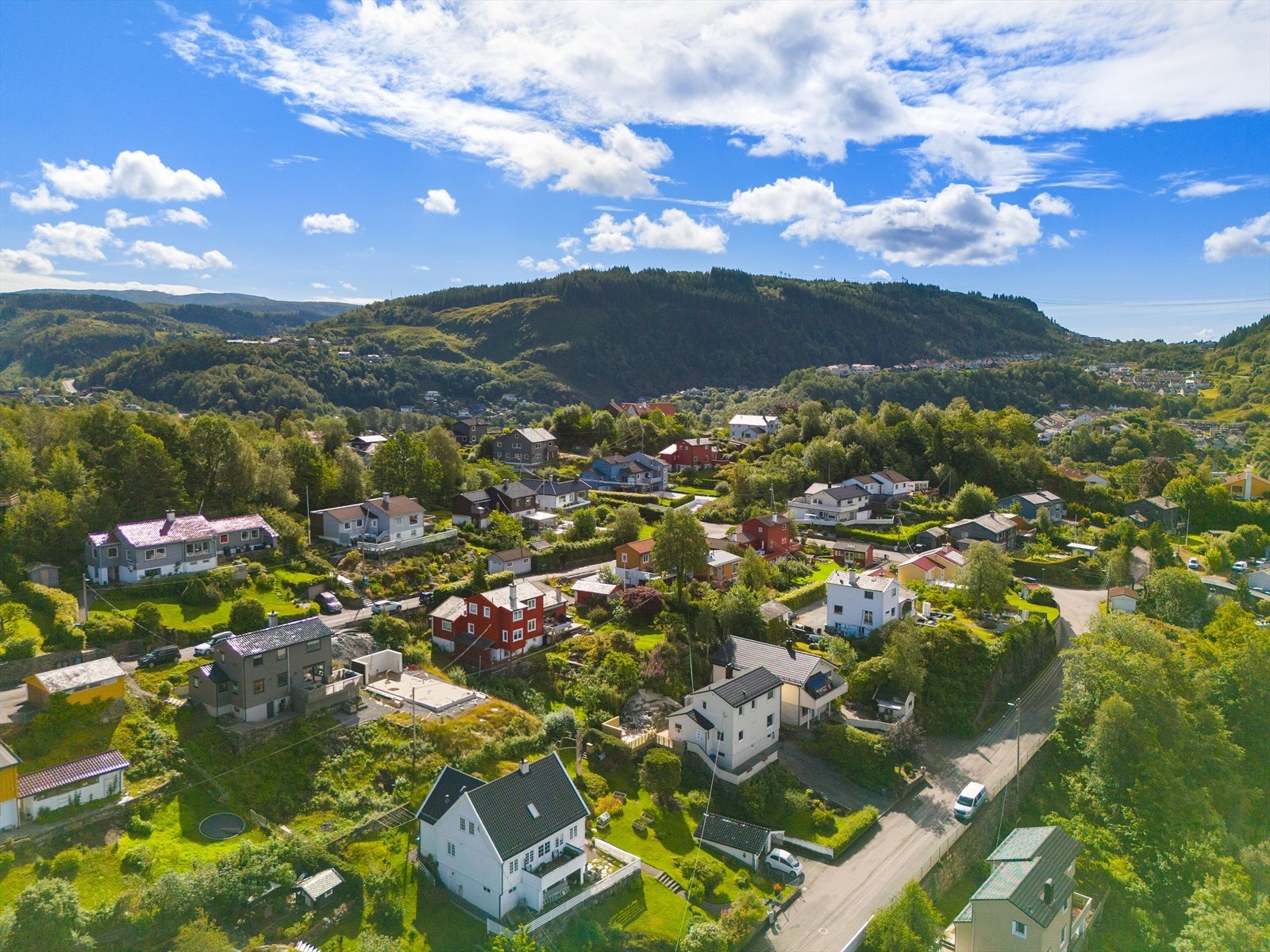 For barnefamilien er det kort gangavstand til Ulsmåg Barneskole og Slåtthaug Ungdomsskole. .jpg Galleribilde