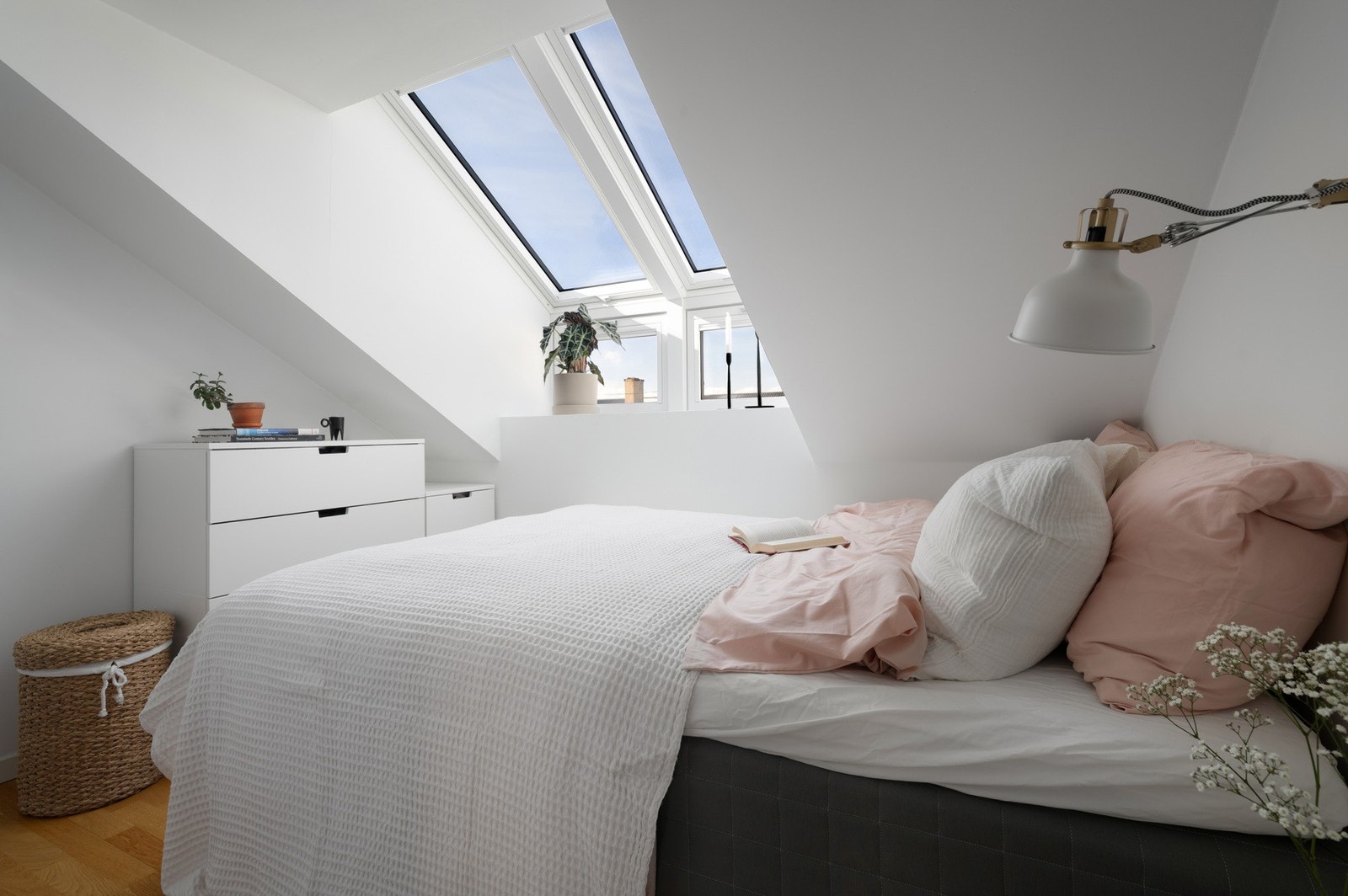 Soverommet er godt plassert inn mot rolig bakgård. Galleribilde