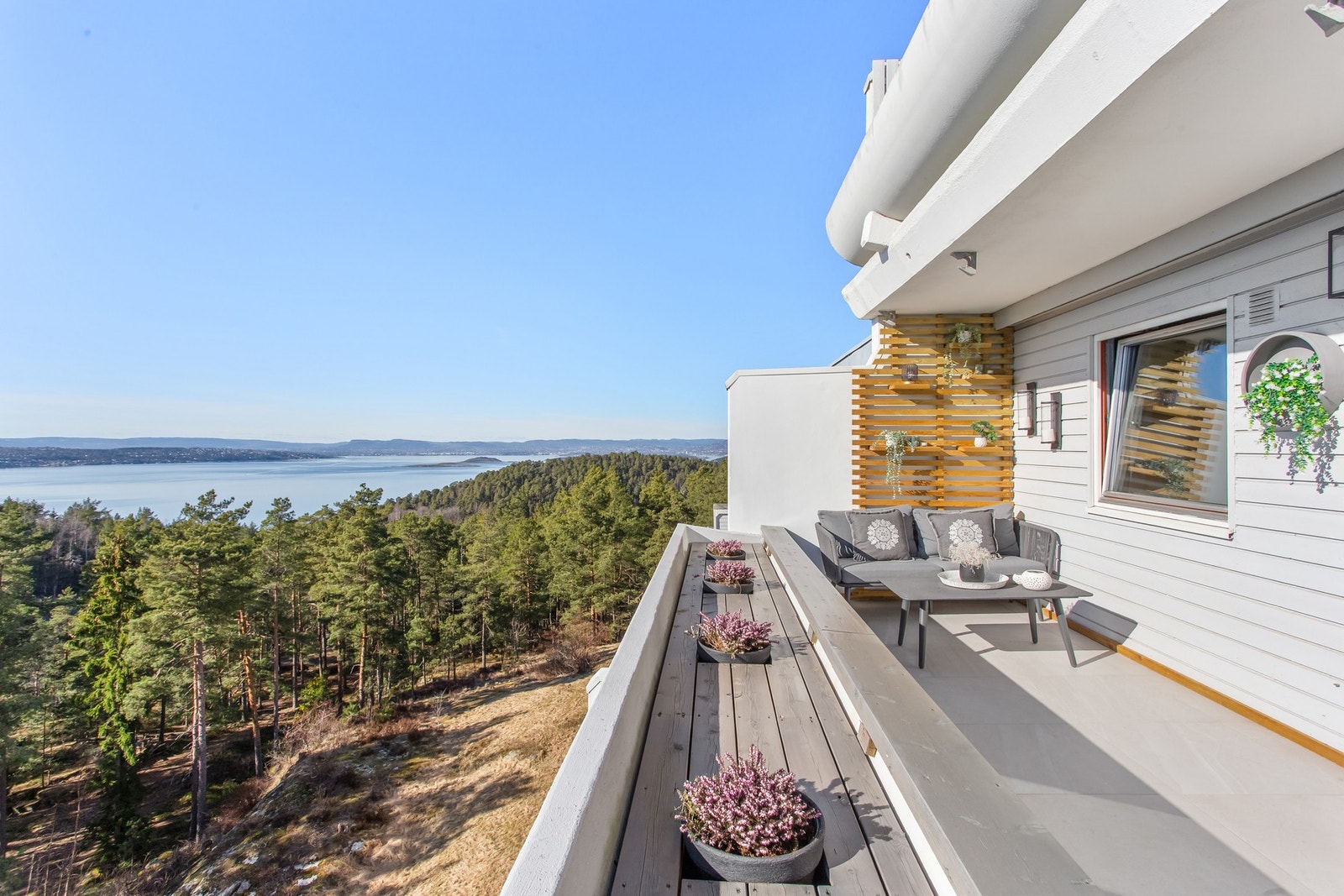 Populær og sjelden terrasseleilighet med medfølgende garasjeplass Galleribilde