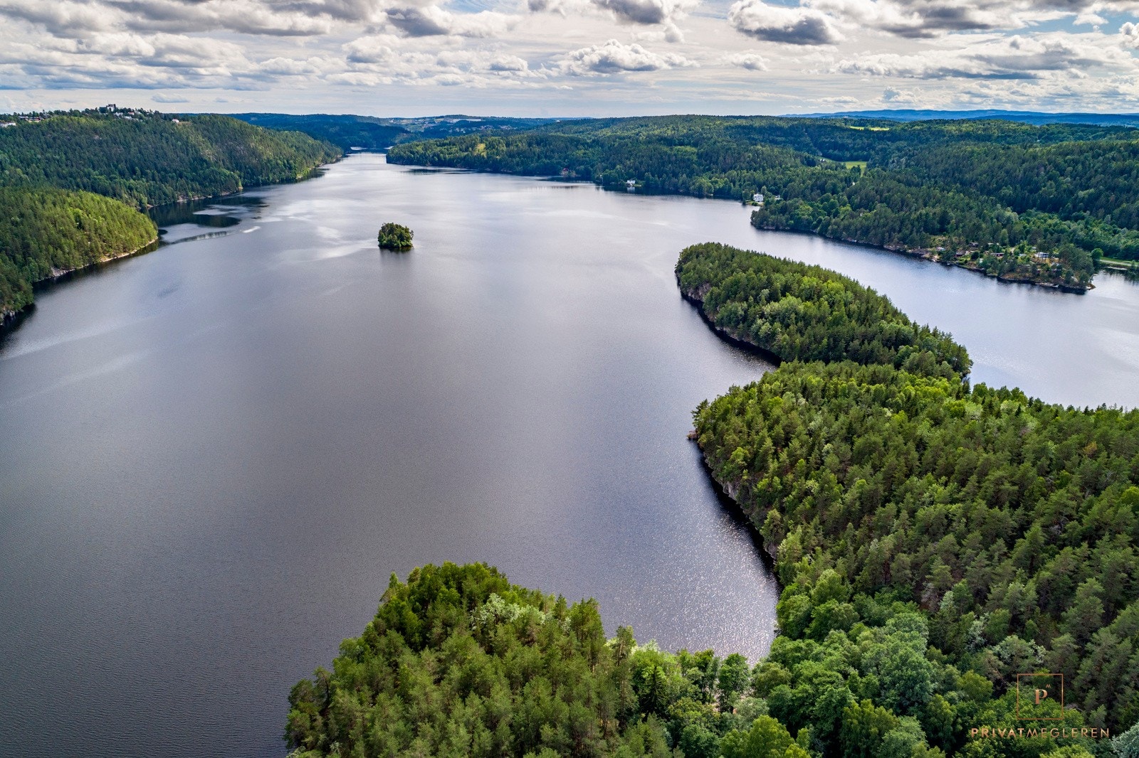 Gjersjøen er et yndet turmål med fine stier, koselige svaberg og bademuligheter. Badeturen kan også legges til idylliske Tussetjern. Tjernet har turstier rundt hele vannet, og herfra er det enkel tilgang til resten av Sørmarka. Galleribilde