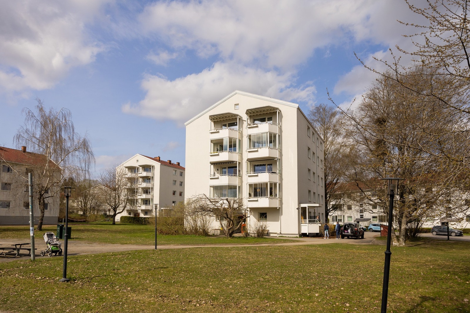 Stort og populært borettslag med pent opparbeidet tomt. Galleribilde