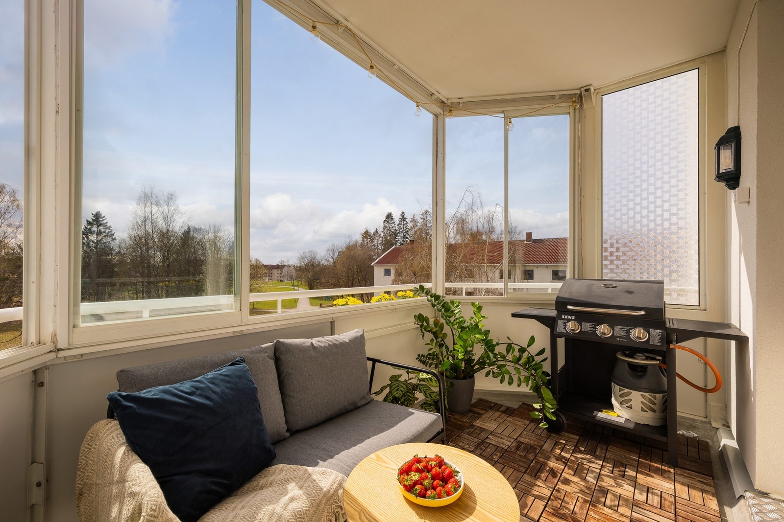 Leiligheten har en herlig sydvendt balkong med gode solforhold. Galleribilde