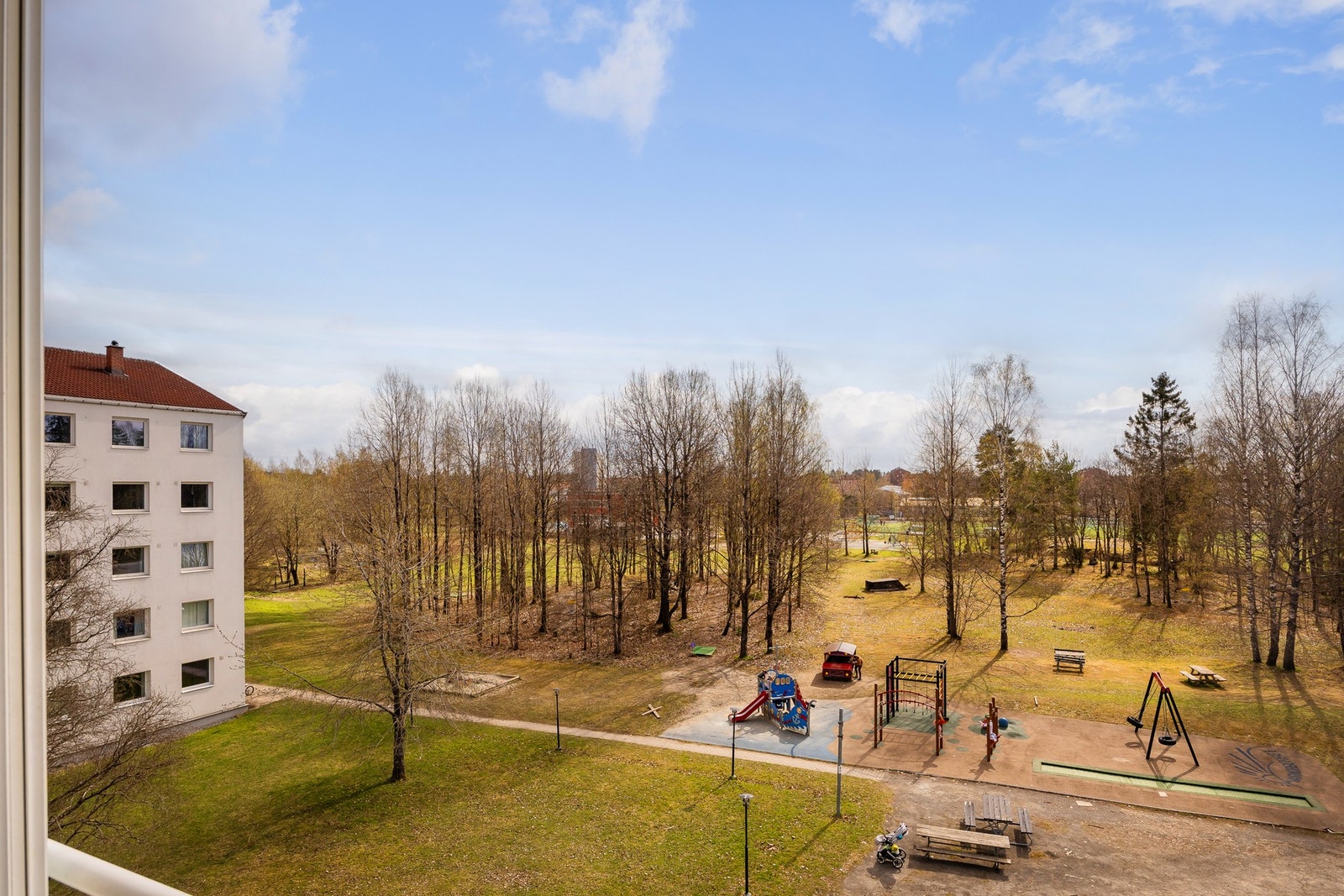 Høyt og fritt beliggende i byggets 4. etasje. Galleribilde