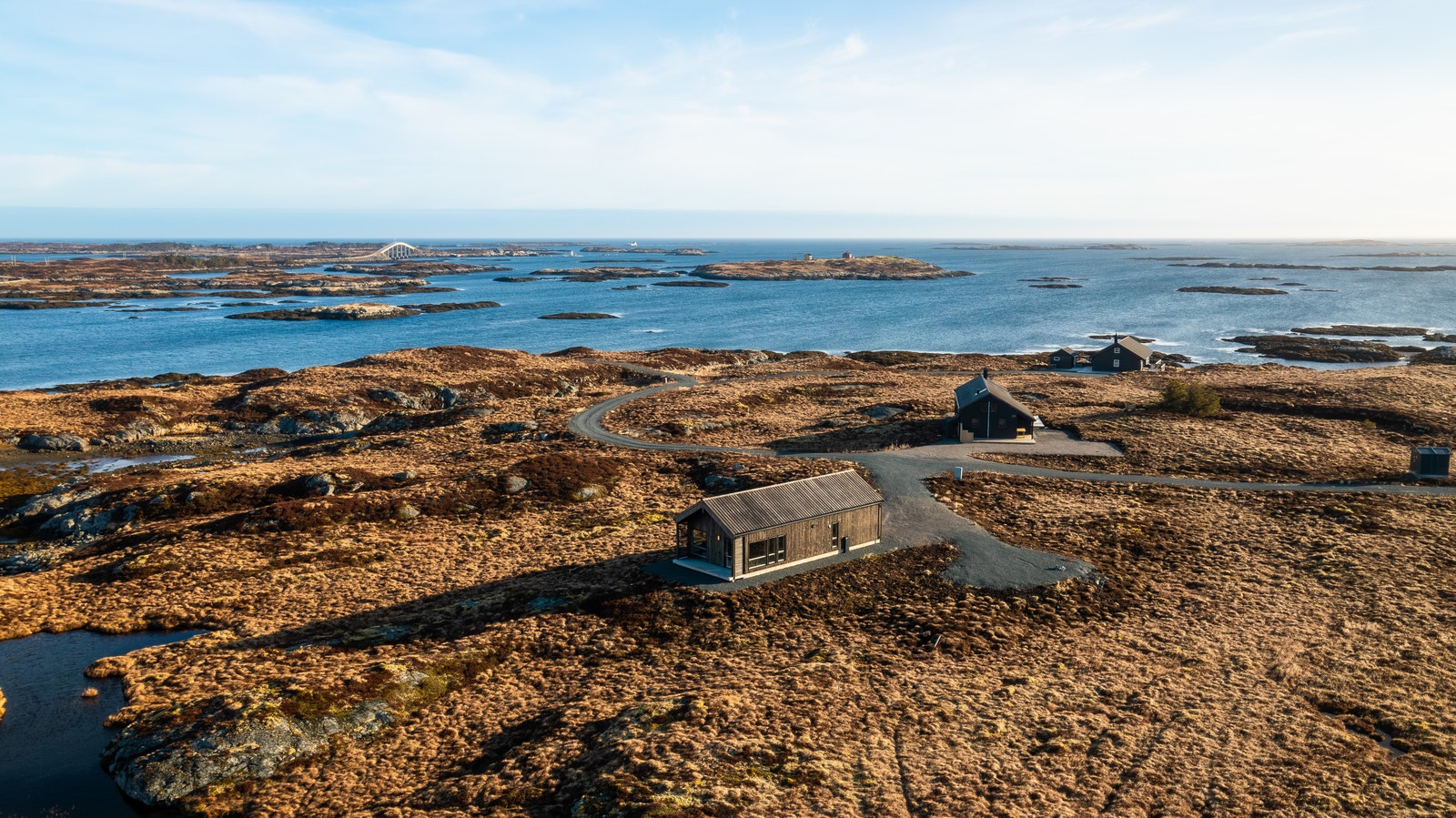 Hyttefeltet består av 17 attraktive hyttetomter, 5 sjarmerende sjøhustomter og 8 nausttomter. Galleribilde