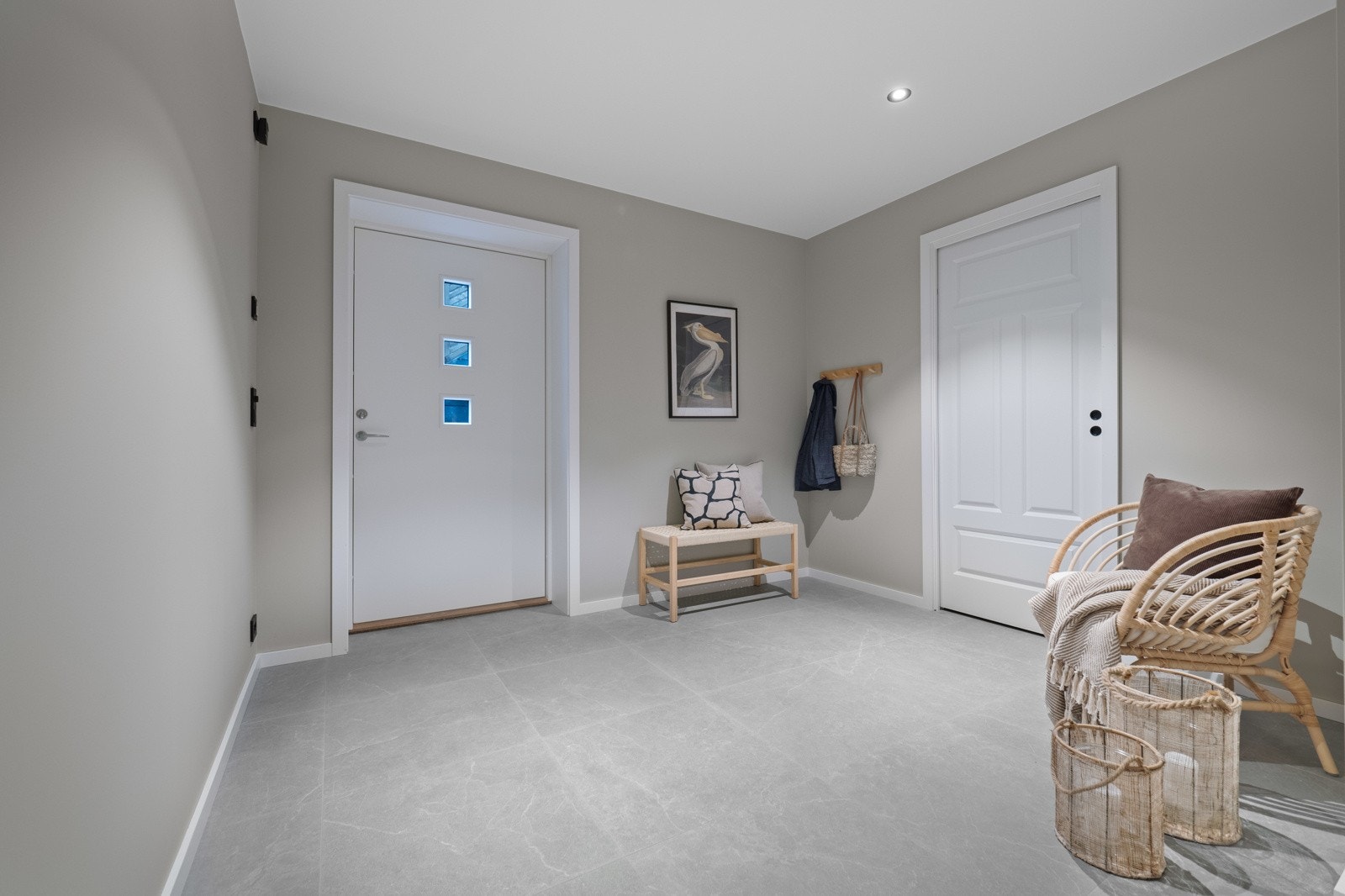 Velkommen inn! Innbydende og romslig entré/gang med behagelig gulvvarme Galleribilde