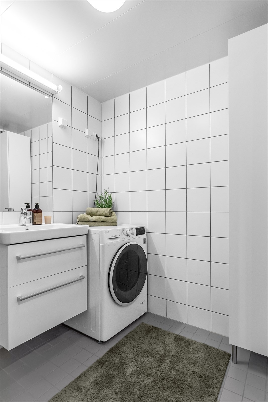 På badet er det tilkoblet mekanisk avtrekk Galleribilde