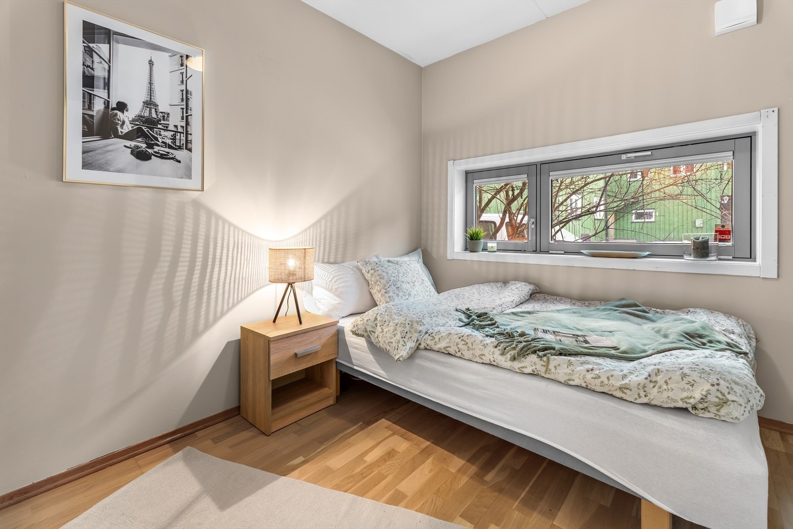 Soverommet passer utmerket som gjesterom, barnerom eller kontor. Her har du flere muligheter til å innrede etter ditt eget ønske! Galleribilde