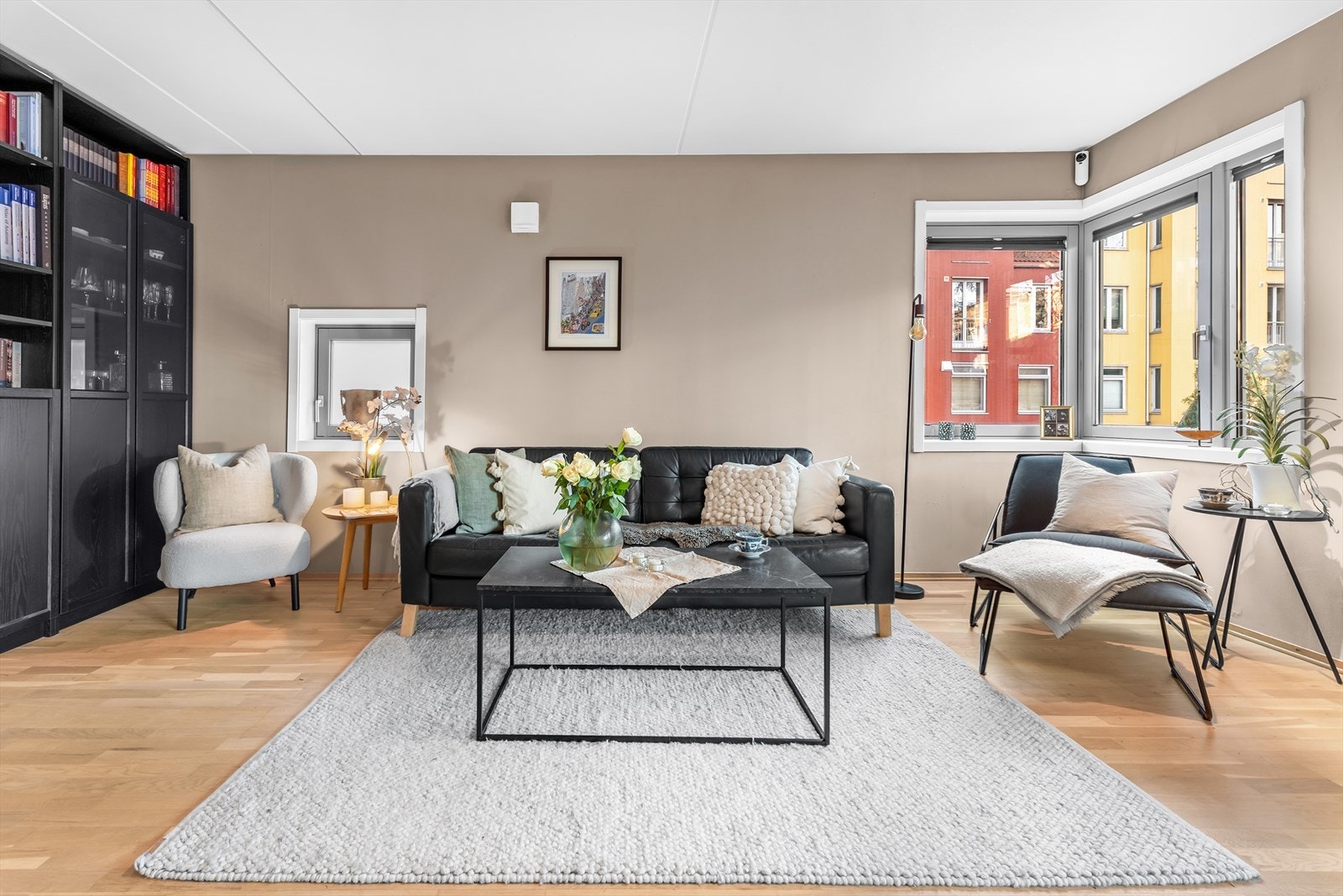 Stuen har en praktisk og fleksibel planløsning som enkelt kan innredes etter eget ønske Galleribilde