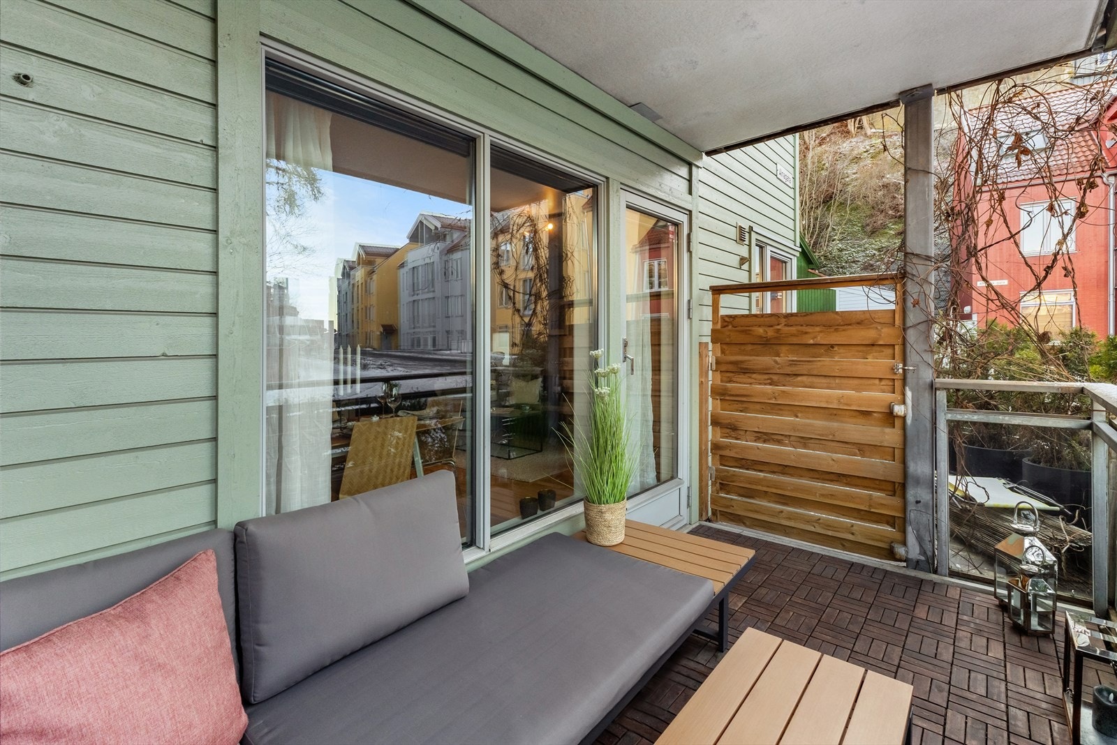 Det medfølger en garasjeplass i byggets kjeller Galleribilde