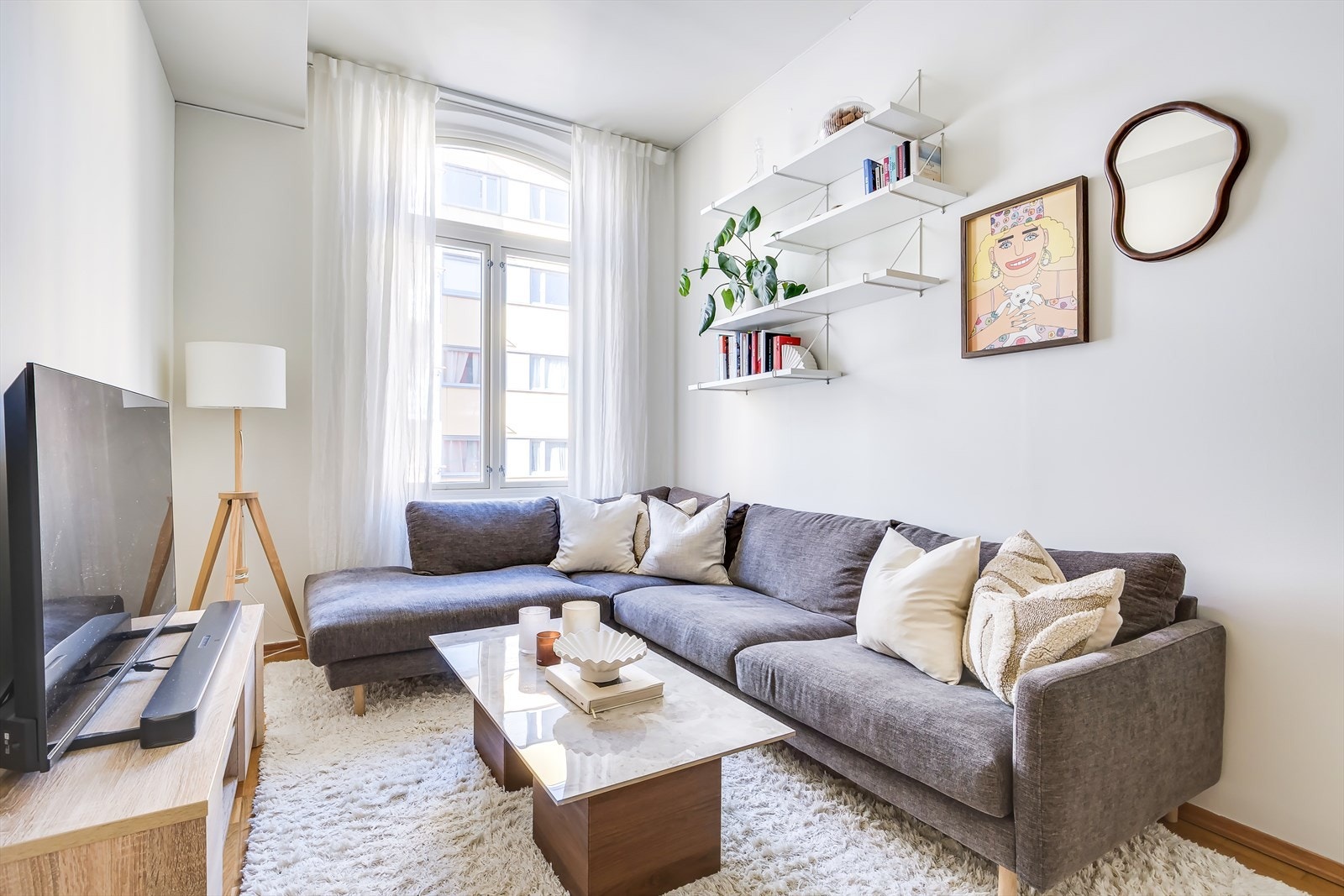 Denne fabrikkleiligheten har en generøs takhøyde på 2,9 meter som gir en utrolig god romfølelse. Galleribilde