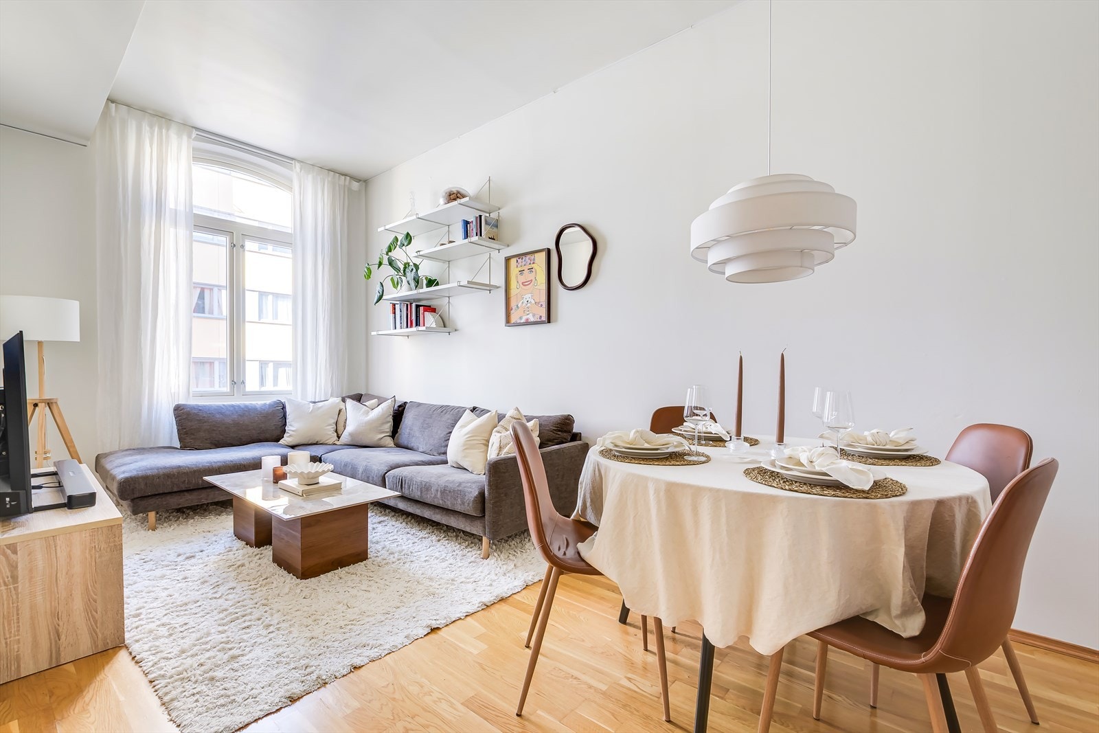 Hanna G Paulsen v/Nordvik ønsker velkommen til Nils Huus' gate 6! Galleribilde