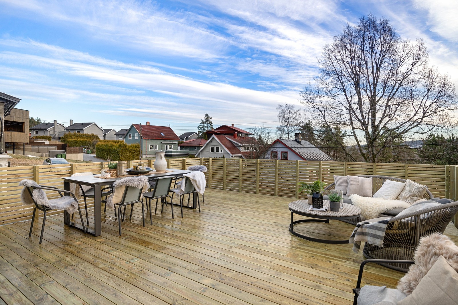 Romslig terrasse på hele 39 kvm! Terrassen var ny i 2024. Galleribilde