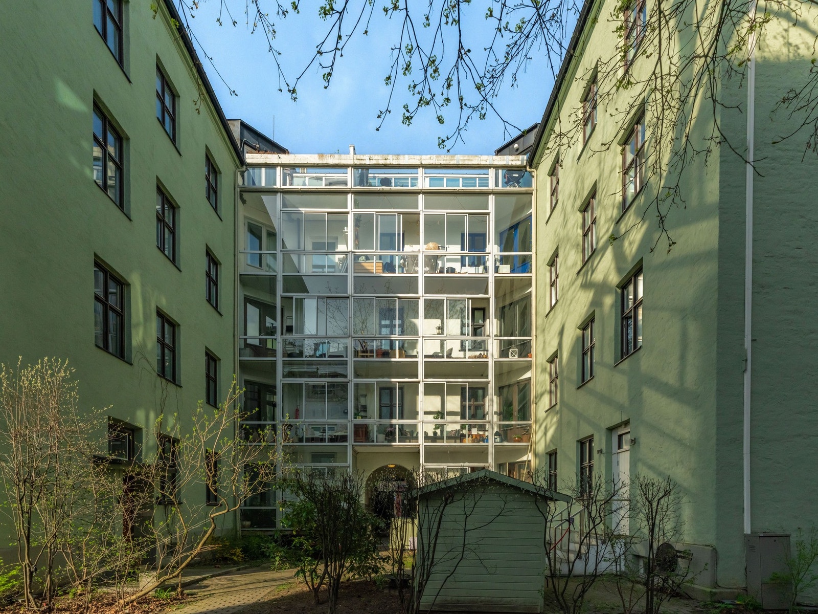 Leiligheten vender i sin helhet mot bakgården. Galleribilde