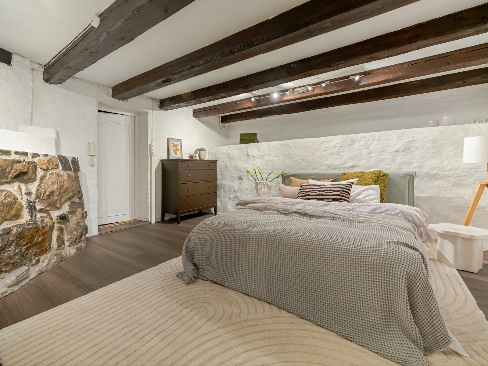 Likevel er det fint å vite at det om sommeren holder seg svalt og godt her nede. Galleribilde