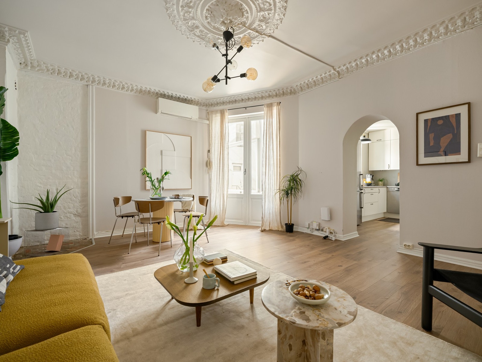 Fra stuen har du og utgang til balkongen. Galleribilde