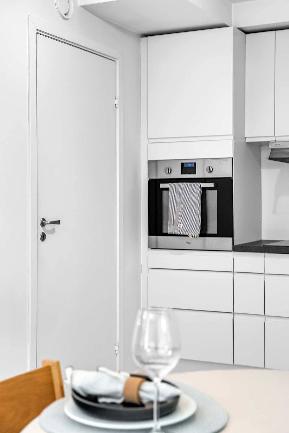 Ved kjøkkenet er det en meget praktisk innvendig bod. Galleribilde