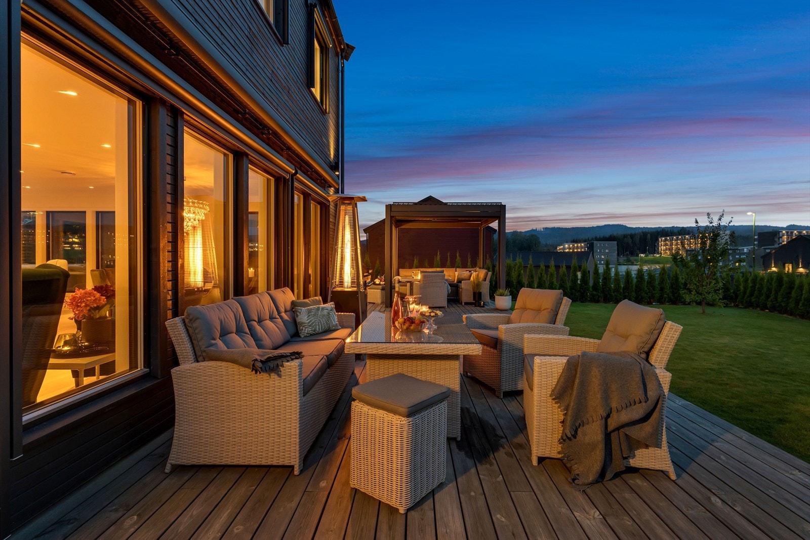 Terrassen er det perfekte stedet for hygge med venner og familie, eller for å finne roen i hverdagen! Galleribilde
