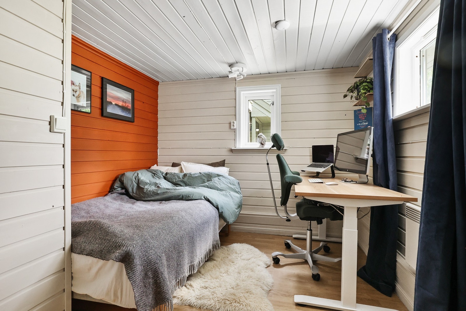 I garasjen er det også et innredet rom. Galleribilde